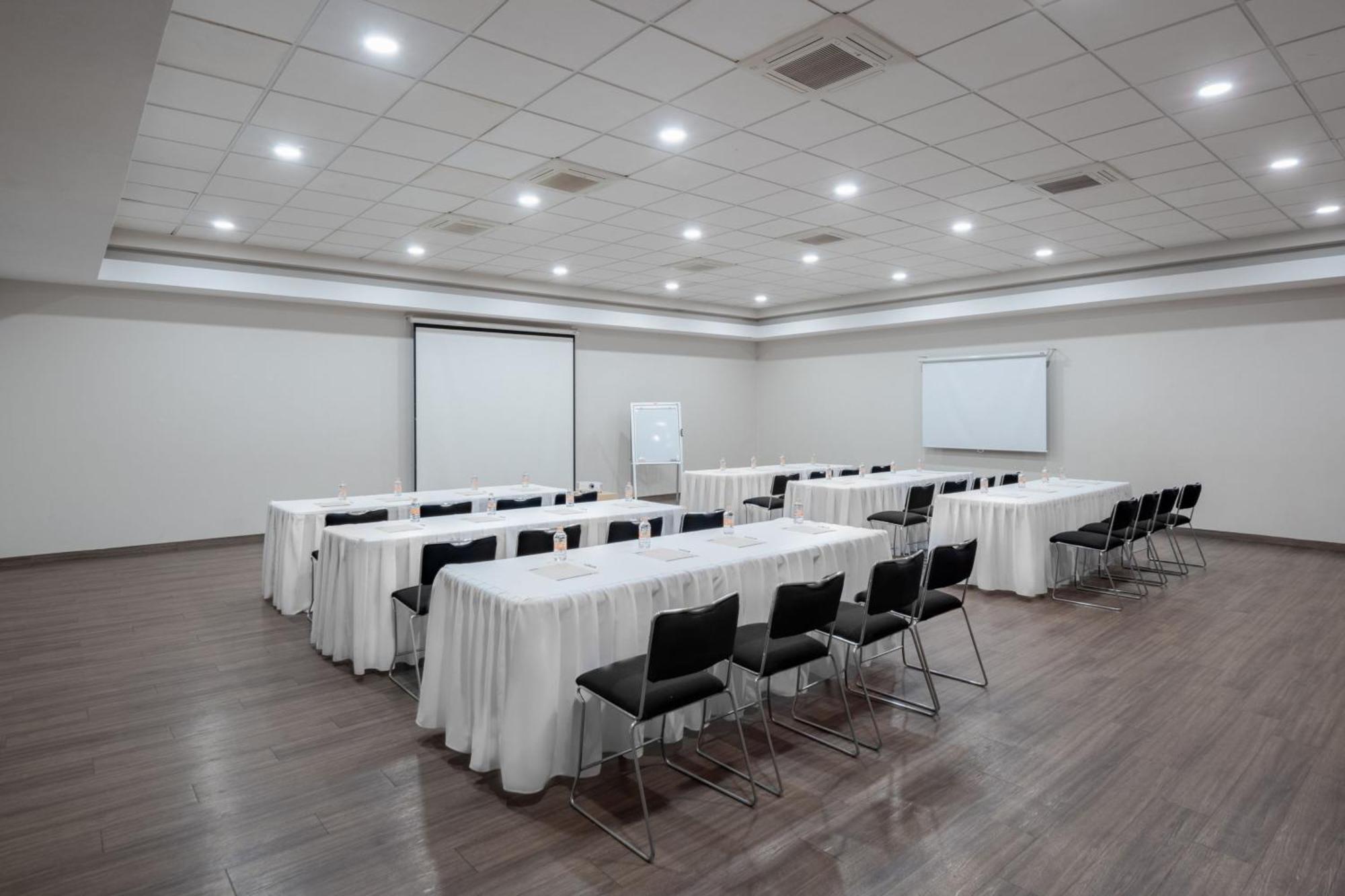 City Express By Marriott Silao Aeropuerto Exterior photo